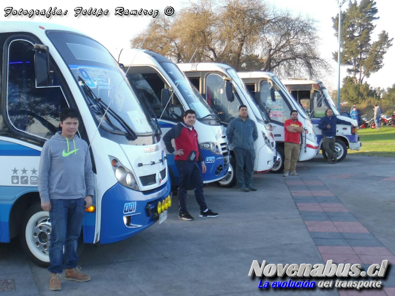 Conductores en junta de microsbuses urbanos